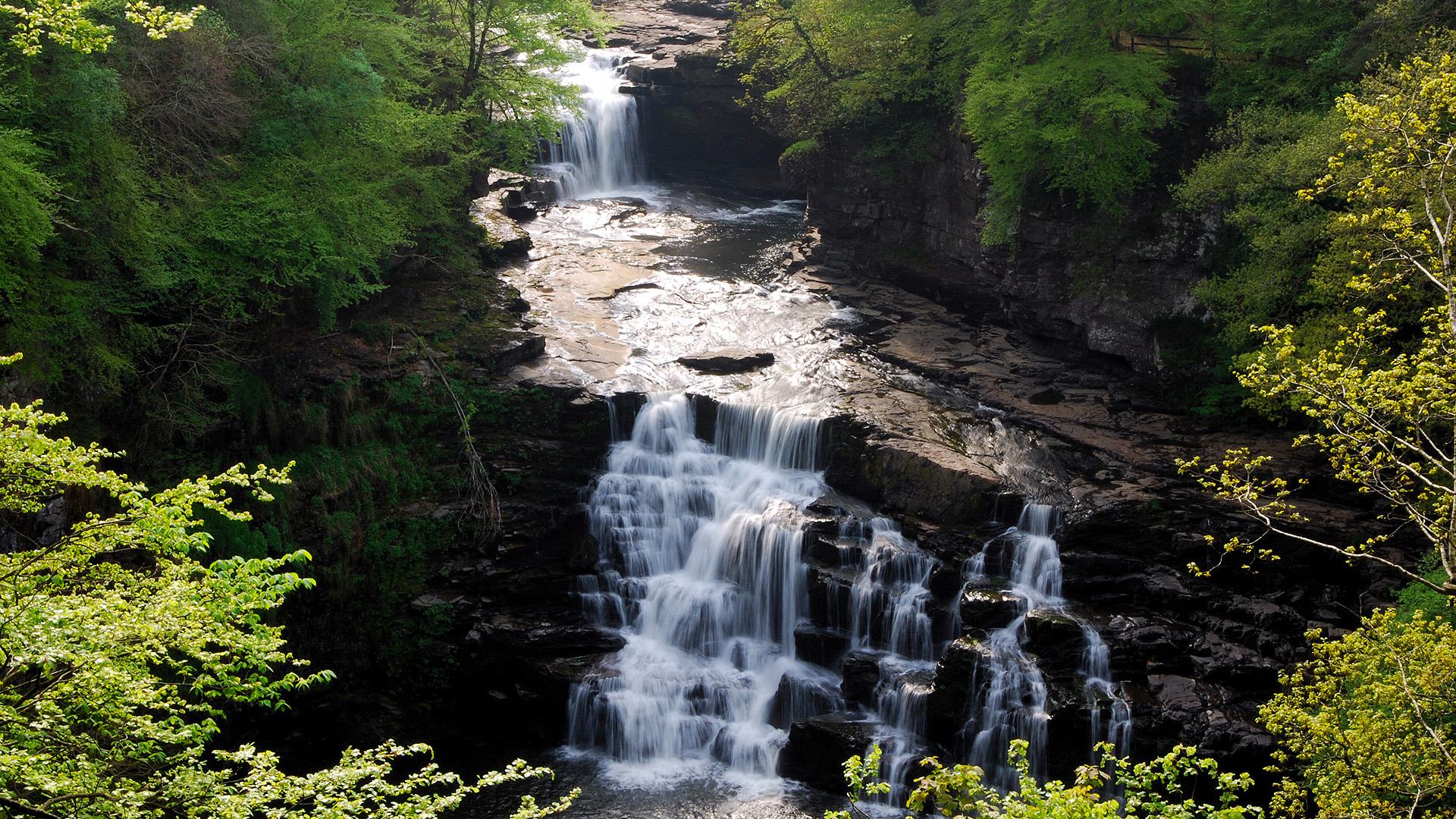 دانلود تصویر باکیفیت طبیعت و آبشار زیبا